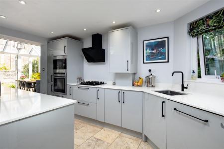 The Garden Apartment, 18 The Avenue -internals-8.j