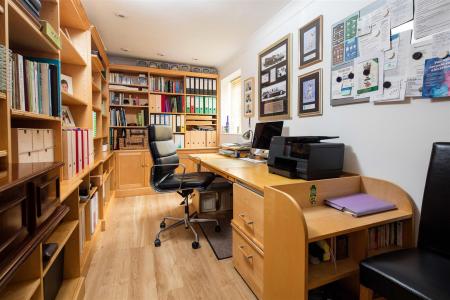 31 Holmwood Gardens-13.jpg