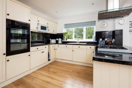 31 Holmwood Gardens-15.jpg