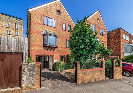 747903 (1)_edited-1.jpg