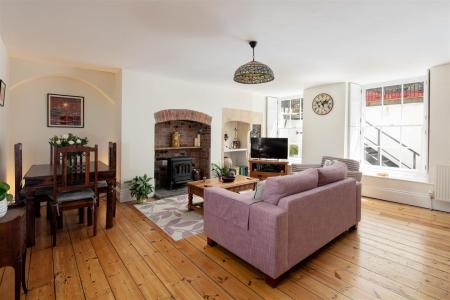 Basement Flat 7 West Mall-11.jpg