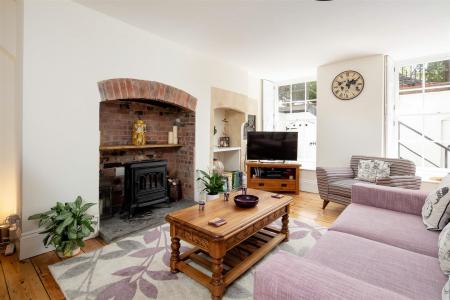 Basement Flat 7 West Mall-13.jpg