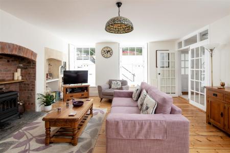 Basement Flat 7 West Mall-12.jpg
