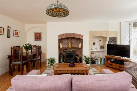 Basement Flat 7 West Mall-16.jpg