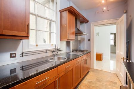 9 Chertsey Road-9.jpg