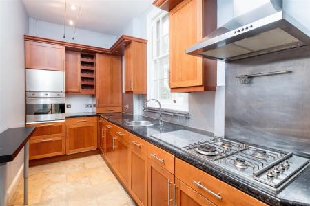 9 Chertsey Road-7.jpg