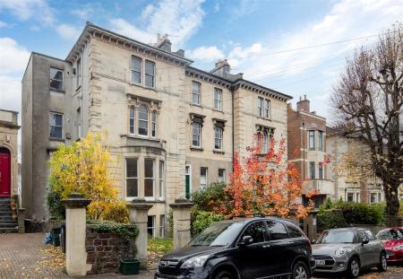 9 Chertsey Road-19 EDIT.jpg