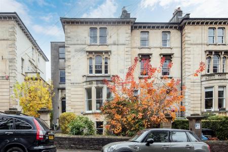 9 Chertsey Road-17 EDIT.jpg