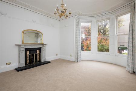 9 Chertsey Road-4.jpg