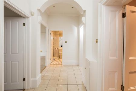 9 Chertsey Road-12.jpg