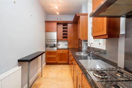 9 Chertsey Road-8.jpg