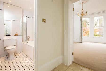 9 Chertsey Road-11.jpg