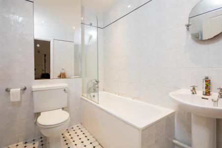 9 Chertsey Road-10.jpg