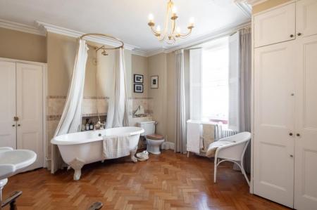 12 Cliftonwood Cresent-7.jpg