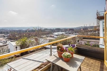 12 Cliftonwood Cresent-13.jpg