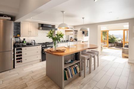 12 Cliftonwood Cresent-6.jpg