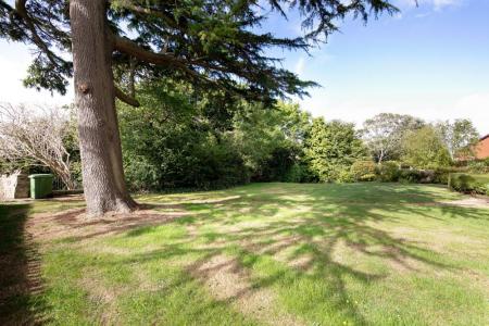 8 Cedar Court-14.jpg