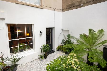 Garden Apartment 23a West Mall-19.jpg