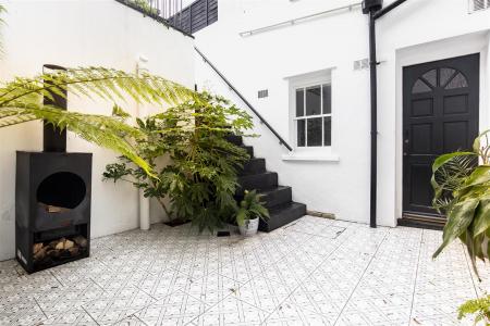 Garden Apartment 23a West Mall-17.jpg