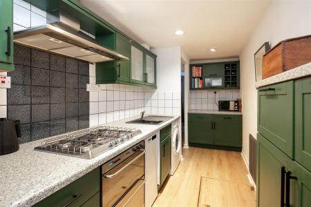 Garden Apartment 23a West Mall-8.jpg