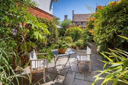 20 Cotham Lawn-3.jpg