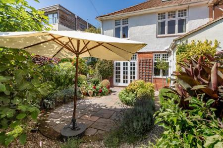 20 Cotham Lawn-4.jpg