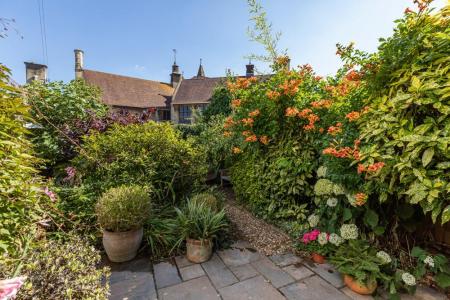 20 Cotham Lawn-6.jpg