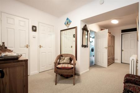 Flat 7 14 Royal York Crescent-18.jpg