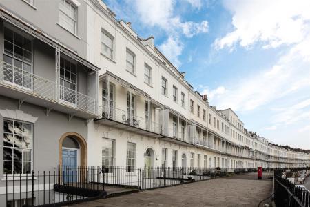 Flat 7 14 Royal York Crescent-2 EDIT.jpg