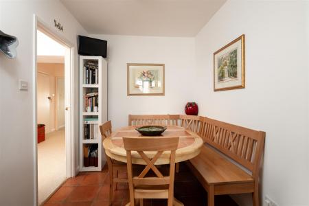 Flat 7 14 Royal York Crescent-11.jpg