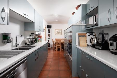 Flat 7 14 Royal York Crescent-10.jpg