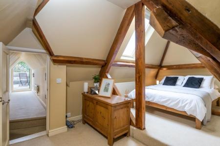 Apt 6 Woodlands-21.jpg