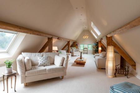 Apt 6 Woodlands-10.jpg