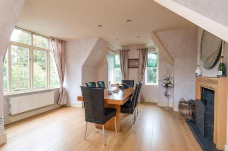 Apt 6 Woodlands-8.jpg