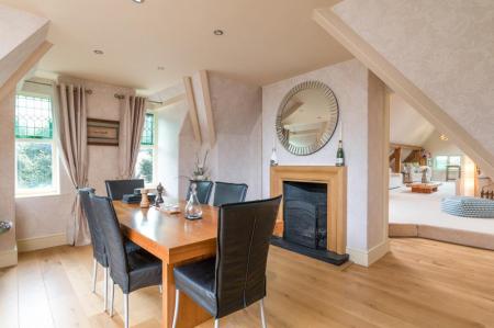 Apt 6 Woodlands-9.jpg