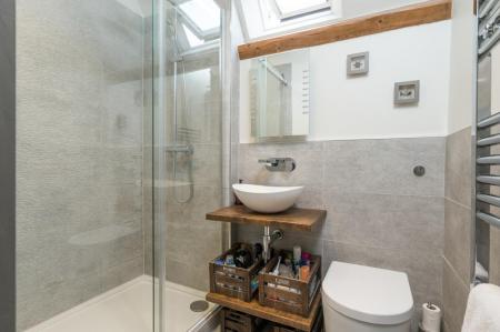 Apt 6 Woodlands-16.jpg