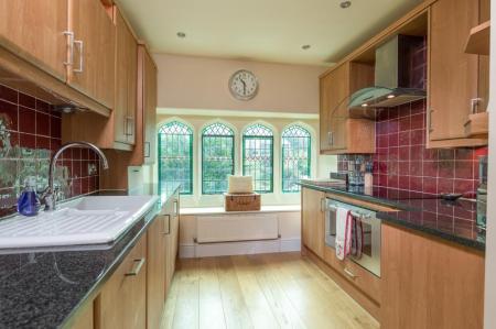 Apt 6 Woodlands-7.jpg