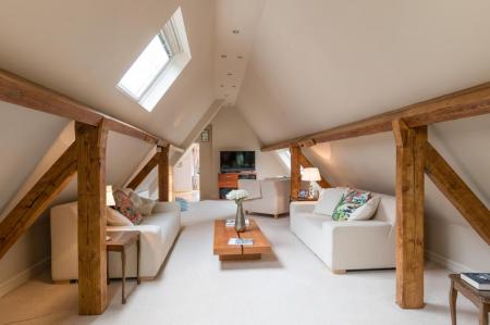 Apt 6 Woodlands-12.jpg