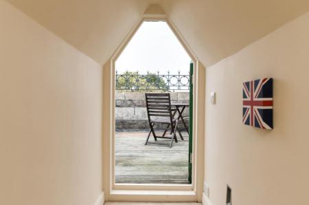 Apt 6 Woodlands-22.jpg