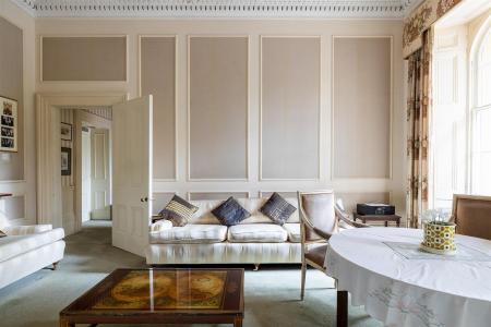 Hall Floor Flat 1 Victoria Square-10.jpg