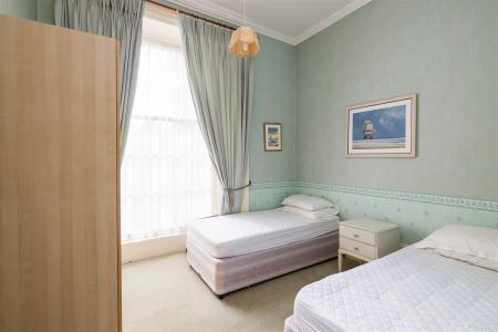 Hall Floor Flat 1 Victoria Square-13.jpg