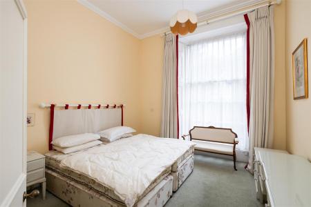 Hall Floor Flat 1 Victoria Square-11.jpg