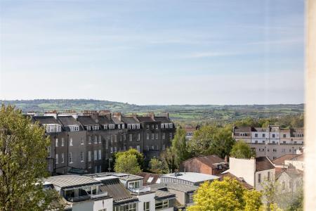 Upper Maisonette 24 Caledonia Place-4.jpg
