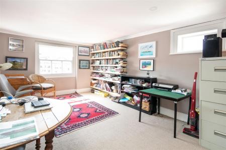 Upper Maisonette 24 Caledonia Place-23.jpg