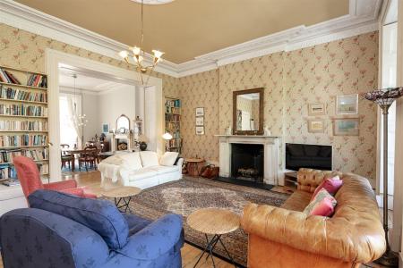 Upper Maisonette 24 Caledonia Place-12.jpg