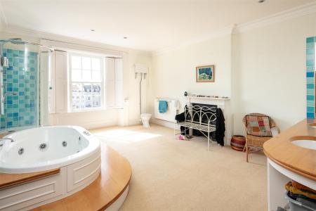 Upper Maisonette 24 Caledonia Place-17.jpg