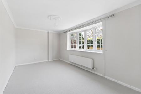 105452_24A Druid Stoke Avenue(19).jpg