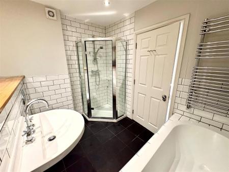 Family Bathroom.jpg