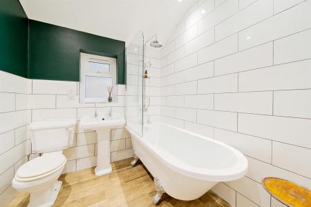 6 Leighton Road 26.jpg