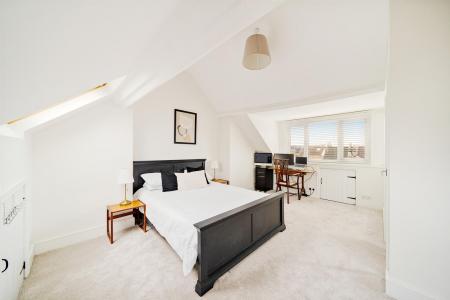 6 Leighton Road 28.jpg